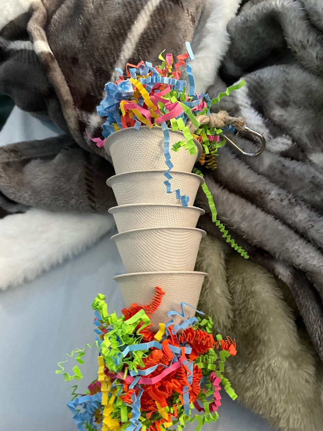 Mini Wiggler Cup Forager Thrills Bird Toys